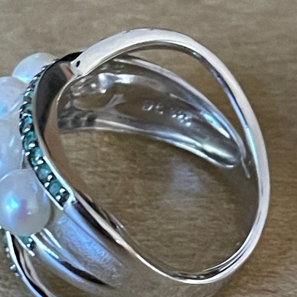 H 925 China 5 Pearl Ring with Green Gemstones - Picture 5 of 7
